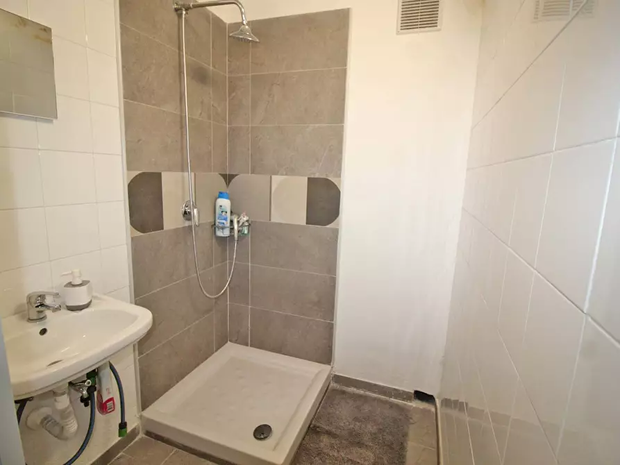 Immagine 35 di Locale commerciale in vendita  in Via Mariano Stabile 80 a Palermo