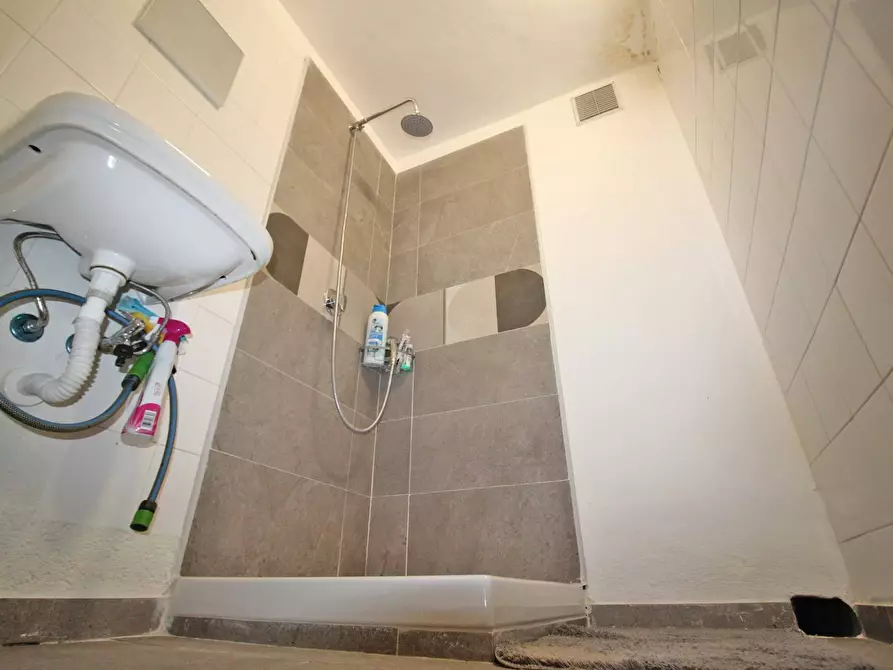 Immagine 36 di Locale commerciale in vendita  in Via Mariano Stabile 80 a Palermo