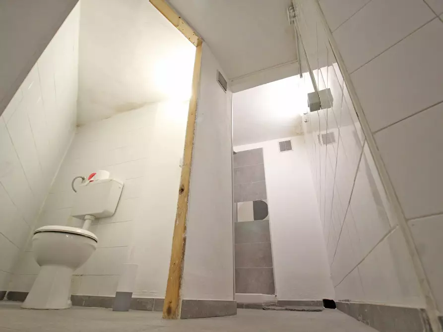 Immagine 41 di Locale commerciale in vendita  in Via Mariano Stabile 80 a Palermo