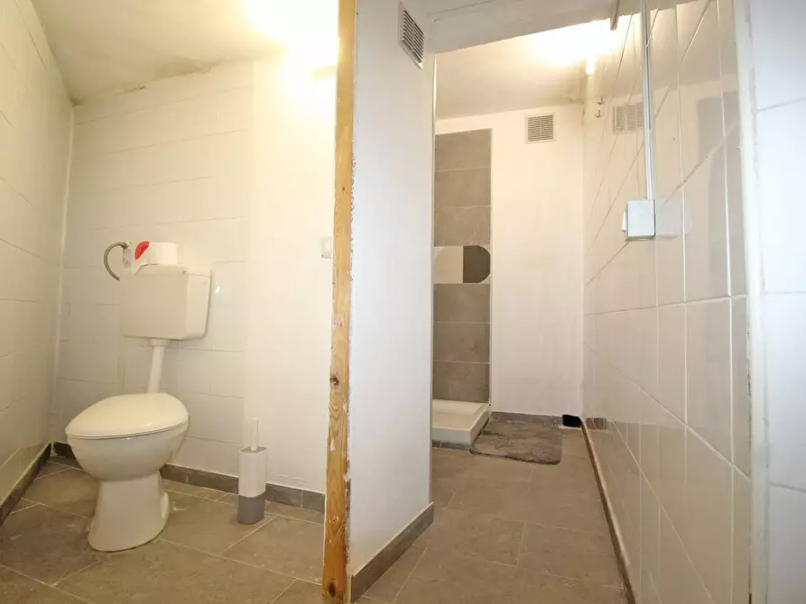 Immagine 42 di Locale commerciale in vendita  in Via Mariano Stabile 80 a Palermo