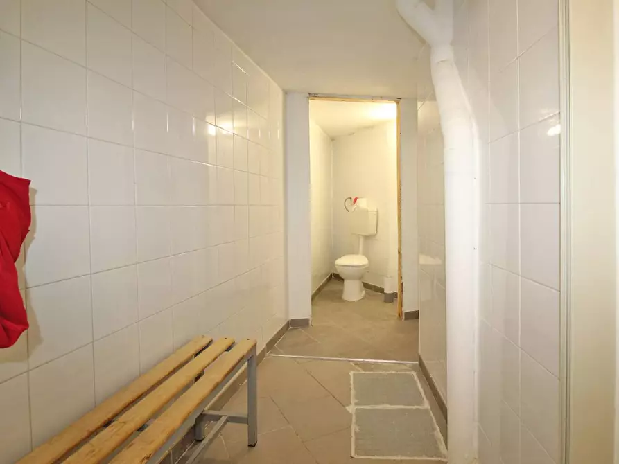 Immagine 43 di Locale commerciale in vendita  in Via Mariano Stabile 80 a Palermo