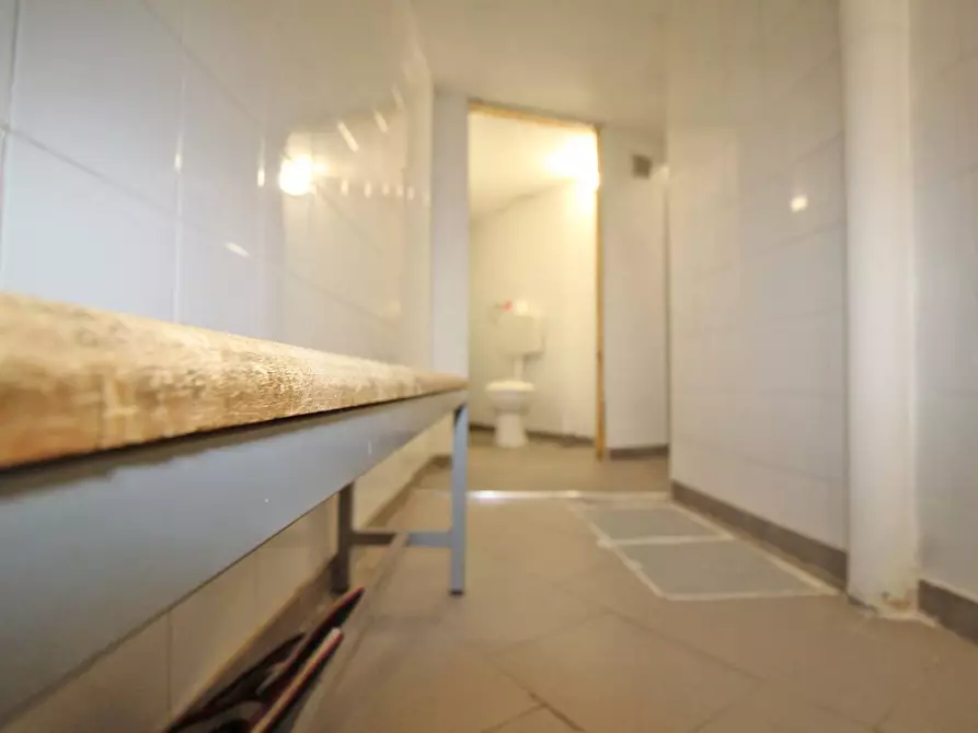 Immagine 44 di Locale commerciale in vendita  in Via Mariano Stabile 80 a Palermo