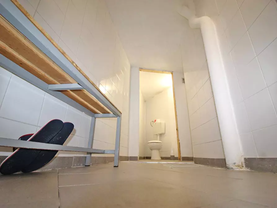 Immagine 46 di Locale commerciale in vendita  in Via Mariano Stabile 80 a Palermo