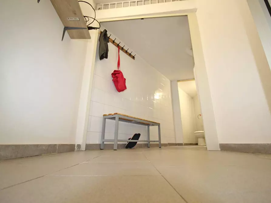 Immagine 49 di Locale commerciale in vendita  in Via Mariano Stabile 80 a Palermo