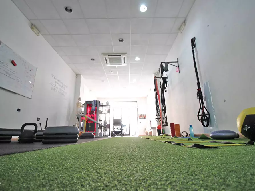 Immagine 50 di Locale commerciale in vendita  in Via Mariano Stabile 80 a Palermo