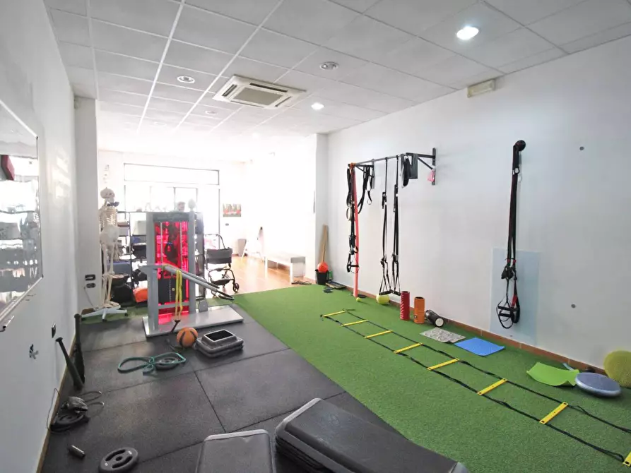 Immagine 51 di Locale commerciale in vendita  in Via Mariano Stabile 80 a Palermo