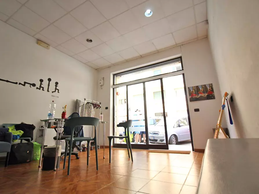 Immagine 55 di Locale commerciale in vendita  in Via Mariano Stabile 80 a Palermo