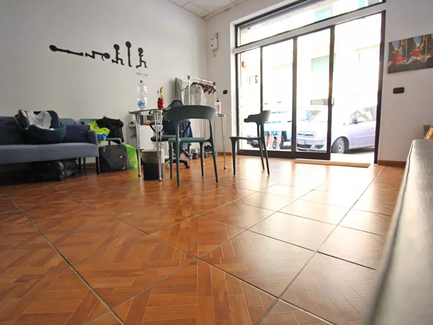 Immagine 56 di Locale commerciale in vendita  in Via Mariano Stabile 80 a Palermo