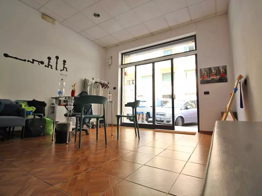 Immagine 57 di Locale commerciale in vendita  in Via Mariano Stabile 80 a Palermo