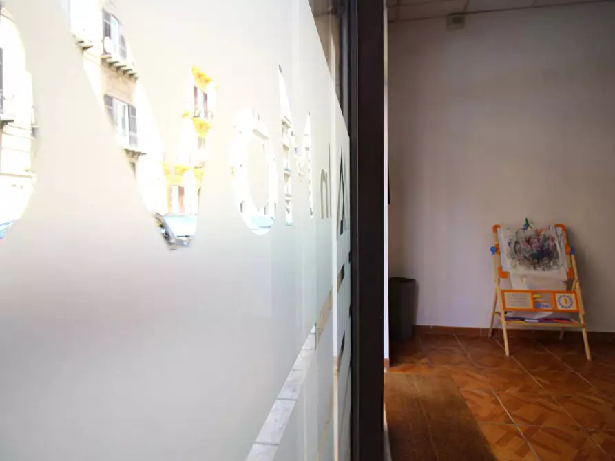 Immagine 60 di Locale commerciale in vendita  in Via Mariano Stabile 80 a Palermo
