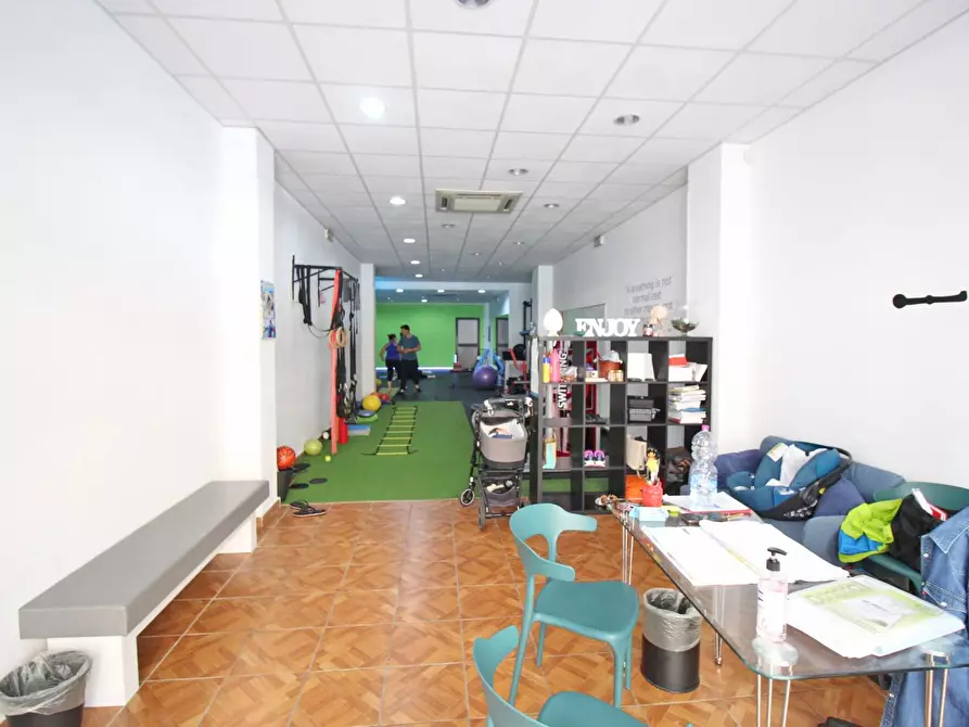 Immagine 62 di Locale commerciale in vendita  in Via Mariano Stabile 80 a Palermo