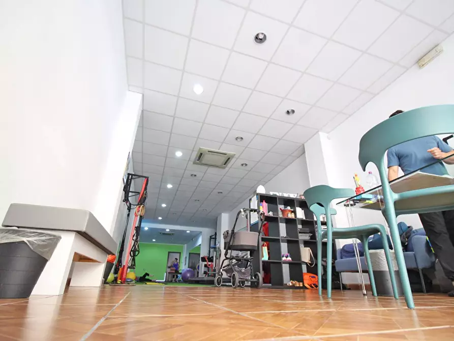 Immagine 63 di Locale commerciale in vendita  in Via Mariano Stabile 80 a Palermo