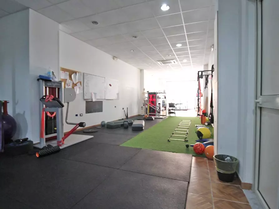 Immagine 66 di Locale commerciale in vendita  in Via Mariano Stabile 80 a Palermo