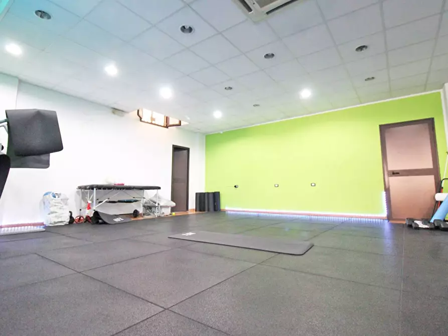 Immagine 67 di Locale commerciale in vendita  in Via Mariano Stabile 80 a Palermo