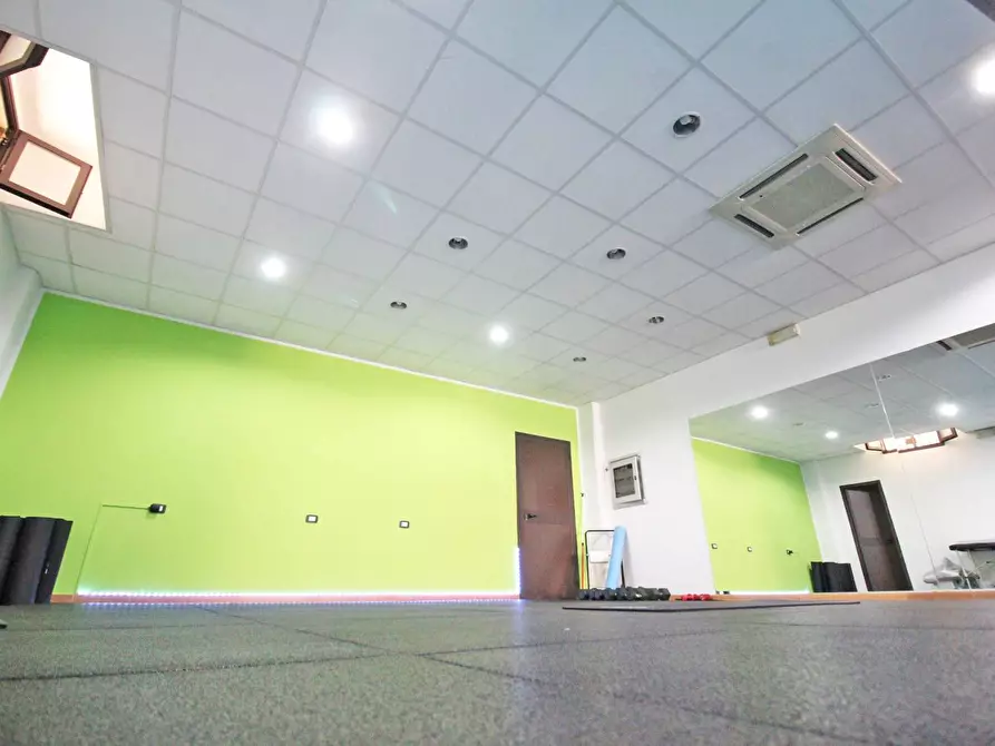 Immagine 68 di Locale commerciale in vendita  in Via Mariano Stabile 80 a Palermo