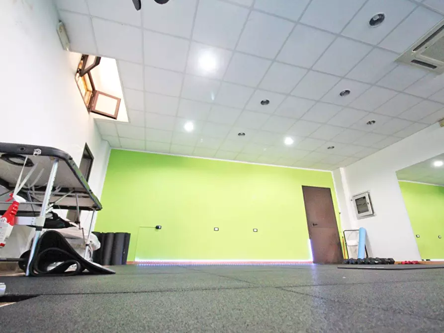 Immagine 69 di Locale commerciale in vendita  in Via Mariano Stabile 80 a Palermo