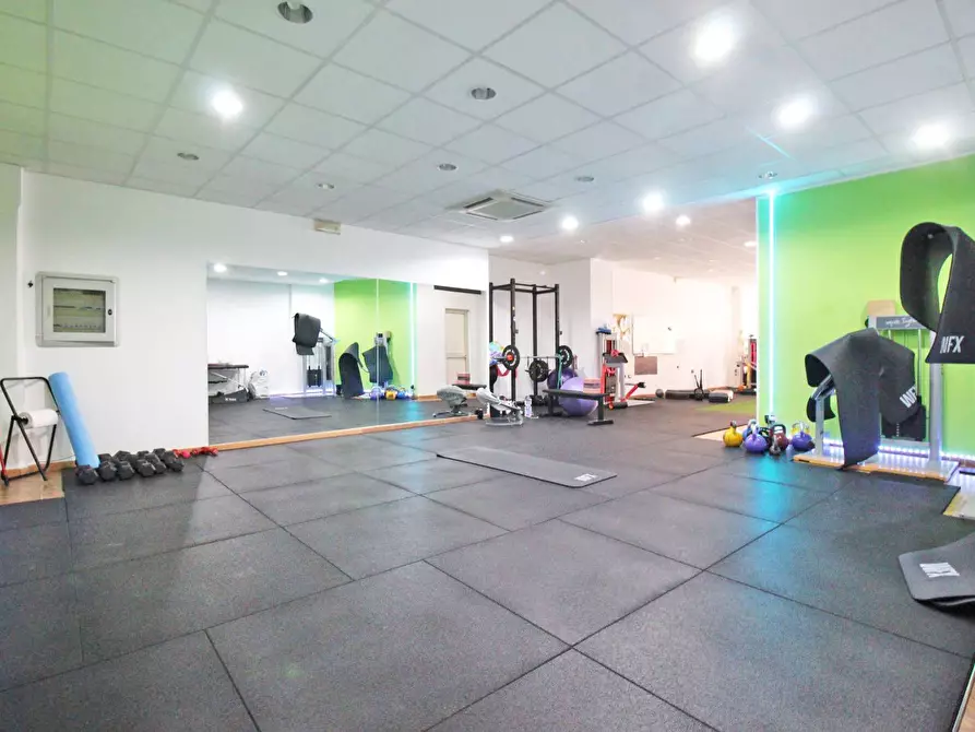 Immagine 71 di Locale commerciale in vendita  in Via Mariano Stabile 80 a Palermo