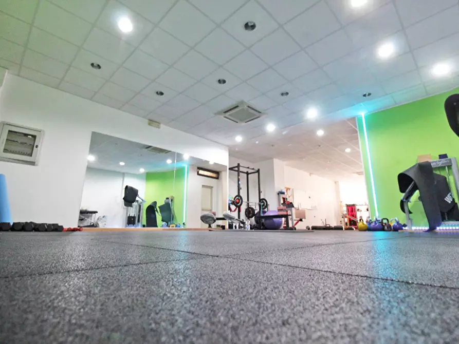 Immagine 72 di Locale commerciale in vendita  in Via Mariano Stabile 80 a Palermo