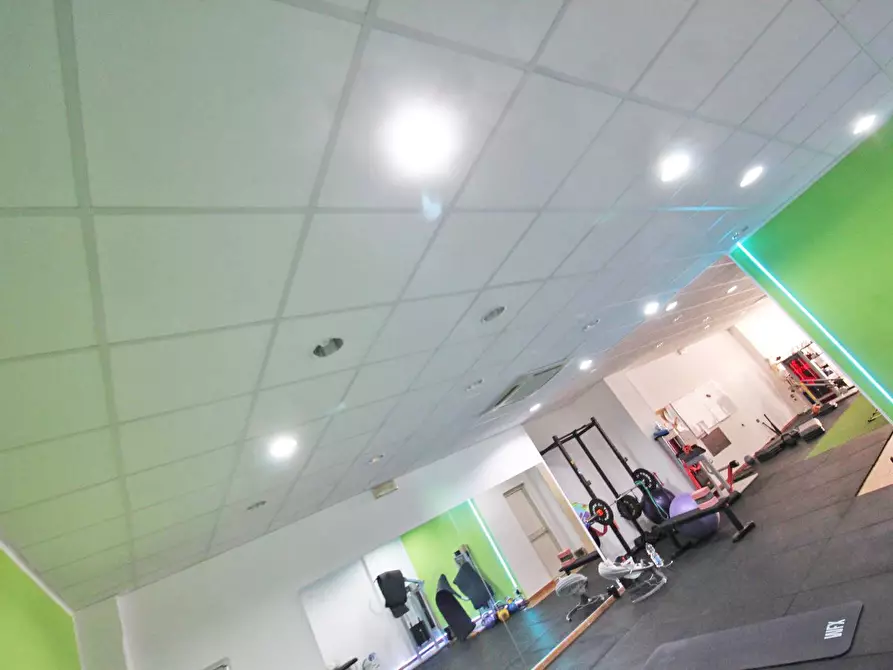 Immagine 73 di Locale commerciale in vendita  in Via Mariano Stabile 80 a Palermo