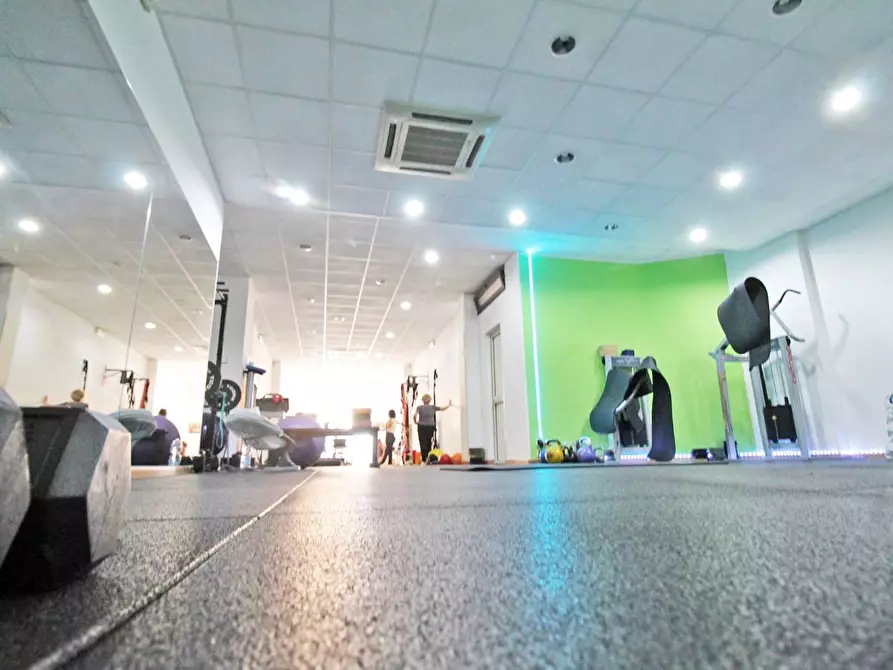 Immagine 77 di Locale commerciale in vendita  in Via Mariano Stabile 80 a Palermo