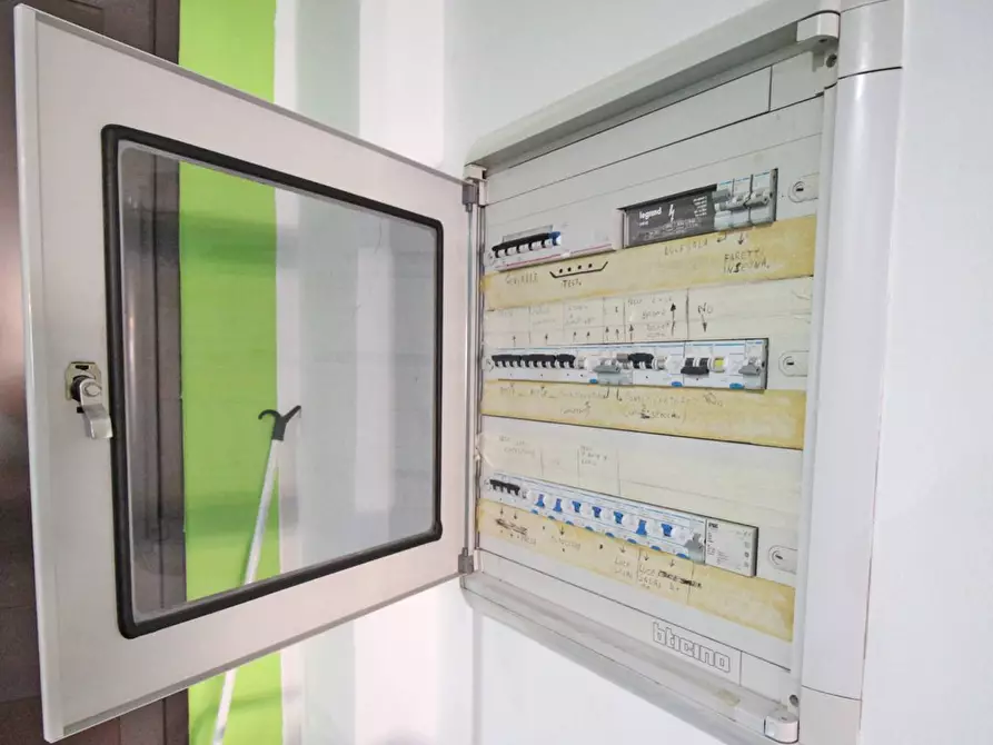 Immagine 79 di Locale commerciale in vendita  in Via Mariano Stabile 80 a Palermo