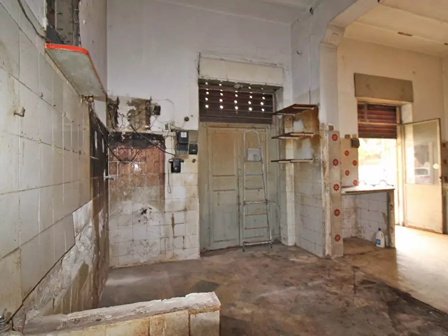 Immagine 27 di Locale commerciale in vendita  in Via Collegio Di Maria Al Borgo 78 a Palermo