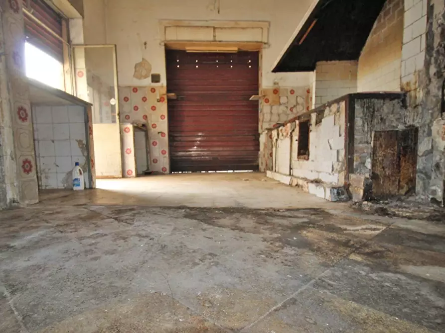 Immagine 30 di Locale commerciale in vendita  in Via Collegio Di Maria Al Borgo 78 a Palermo