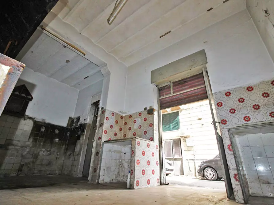 Immagine 34 di Locale commerciale in vendita  in Via Collegio Di Maria Al Borgo 78 a Palermo