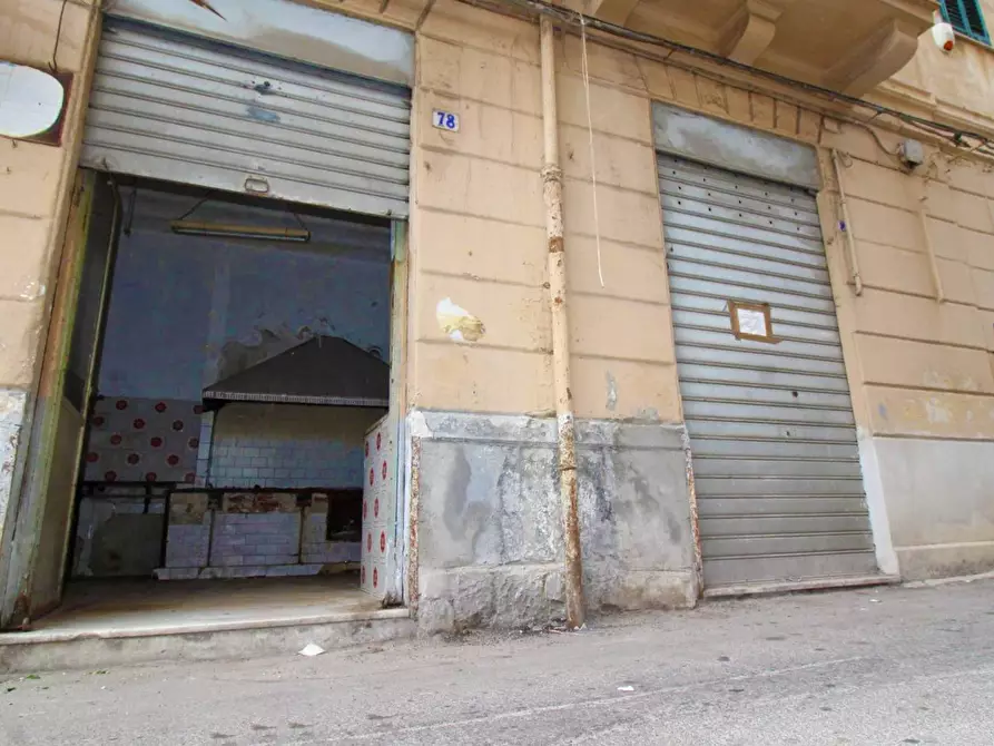 Immagine 39 di Locale commerciale in vendita  in Via Collegio Di Maria Al Borgo 78 a Palermo