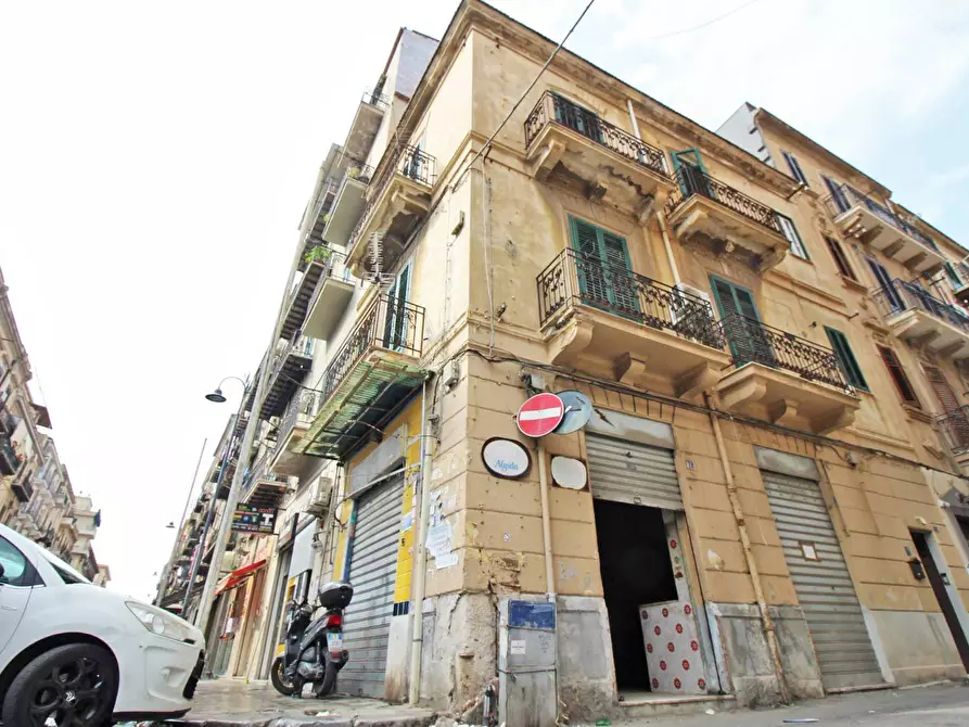 Immagine 42 di Locale commerciale in vendita  in Via Collegio Di Maria Al Borgo 78 a Palermo