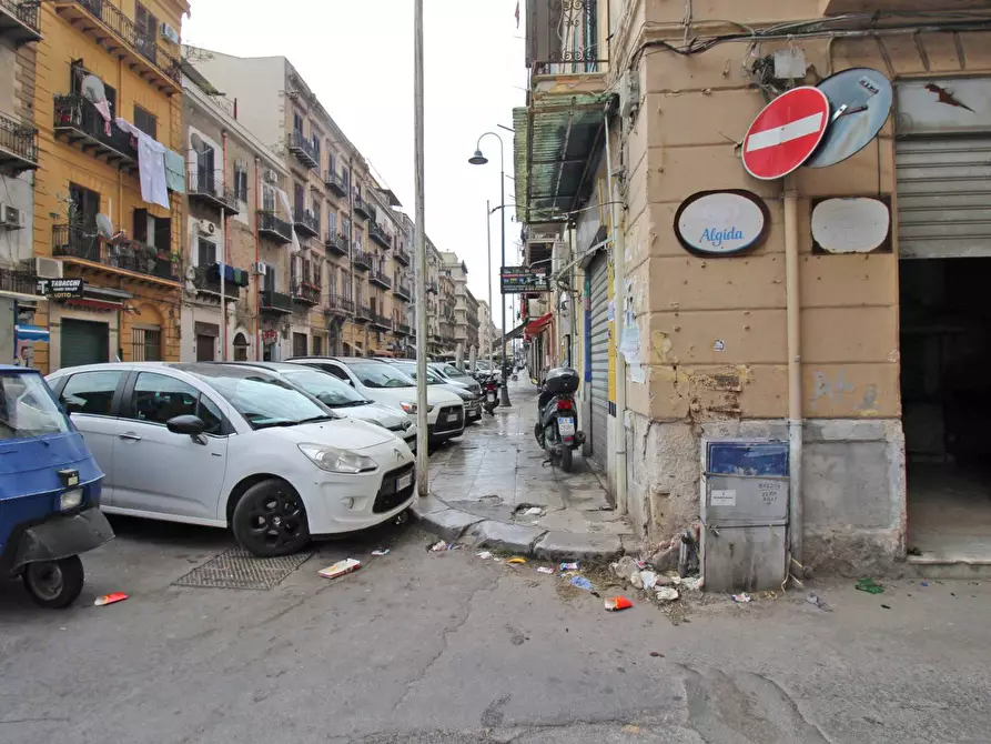 Immagine 43 di Locale commerciale in vendita  in Via Collegio Di Maria Al Borgo 78 a Palermo