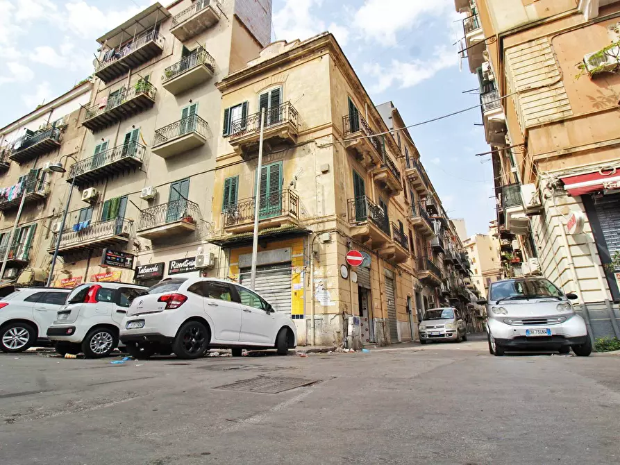 Immagine 48 di Locale commerciale in vendita  in Via Collegio Di Maria Al Borgo 78 a Palermo