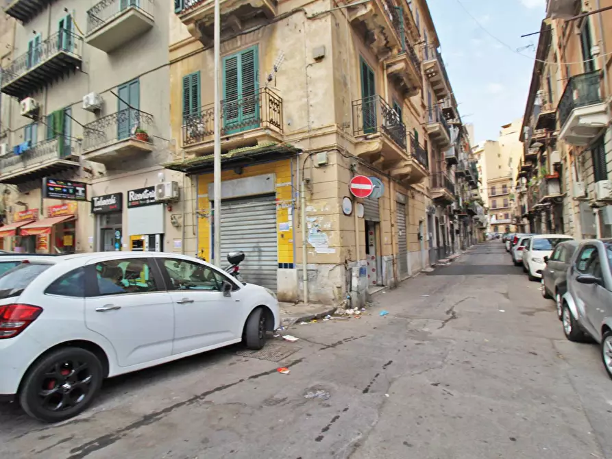 Immagine 49 di Locale commerciale in vendita  in Via Collegio Di Maria Al Borgo 78 a Palermo