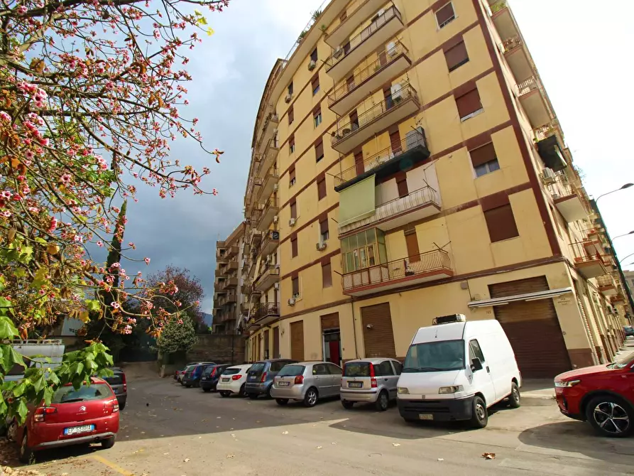 Immagine 10 di Locale commerciale in vendita  in Via Fortunato Fedele 39 a Palermo