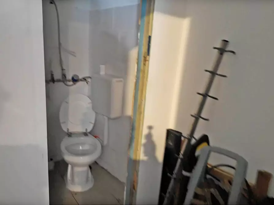 Immagine 39 di Locale commerciale in vendita  in Via Fortunato Fedele 39 a Palermo