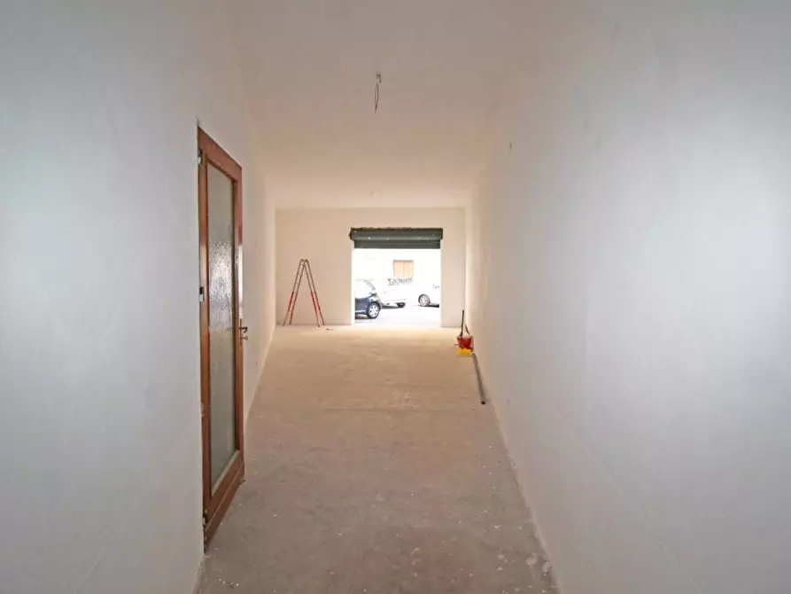 Immagine 14 di Box auto in vendita  in Via Favignana 14 a Palermo