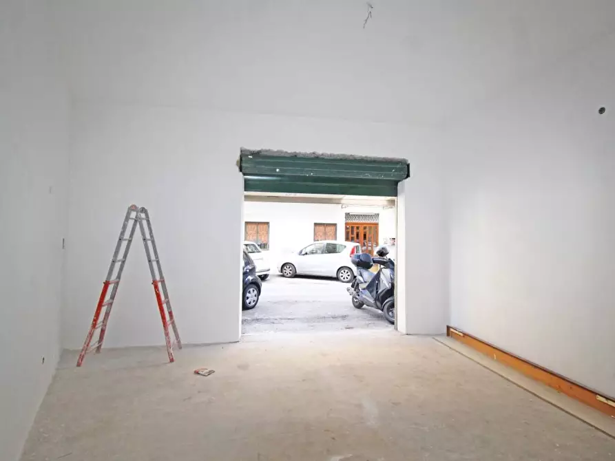 Immagine 23 di Box auto in vendita  in Via Favignana 14 a Palermo