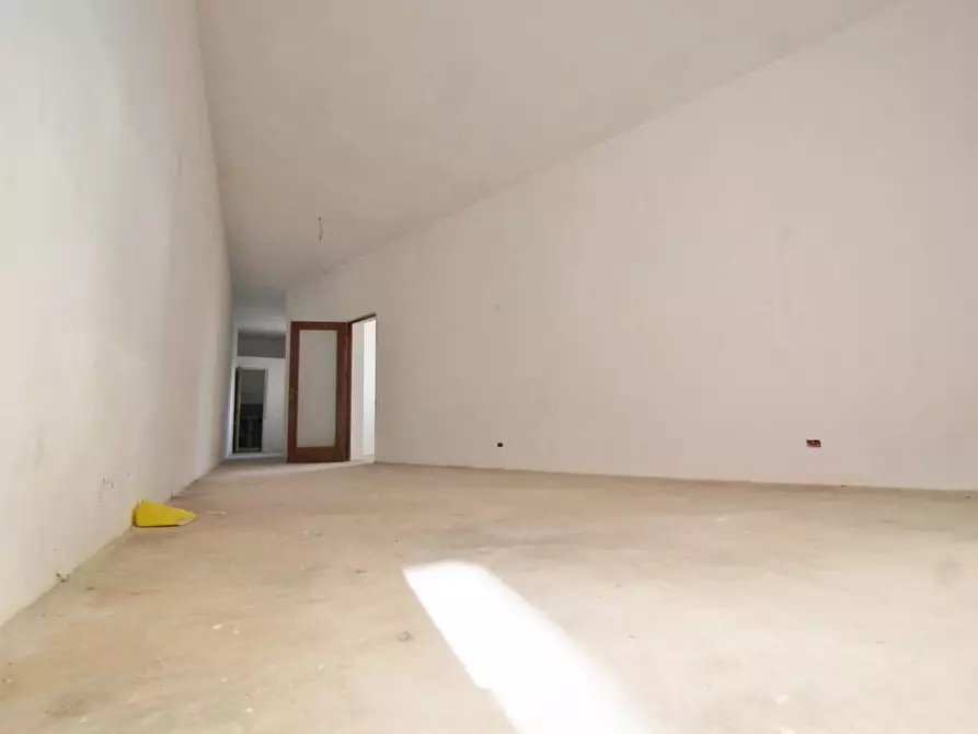 Immagine 32 di Box auto in vendita  in Via Favignana 14 a Palermo