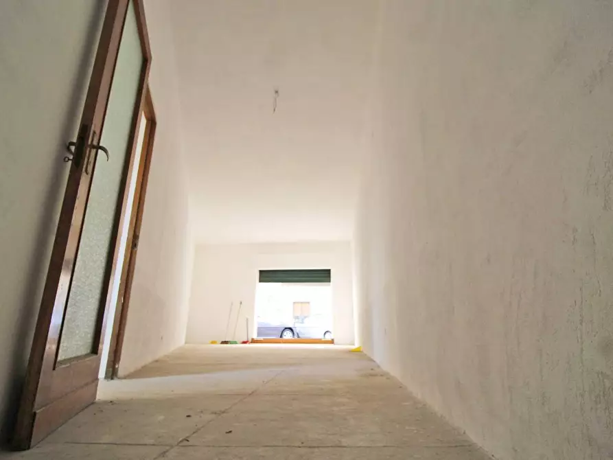 Immagine 37 di Box auto in vendita  in Via Favignana 14 a Palermo