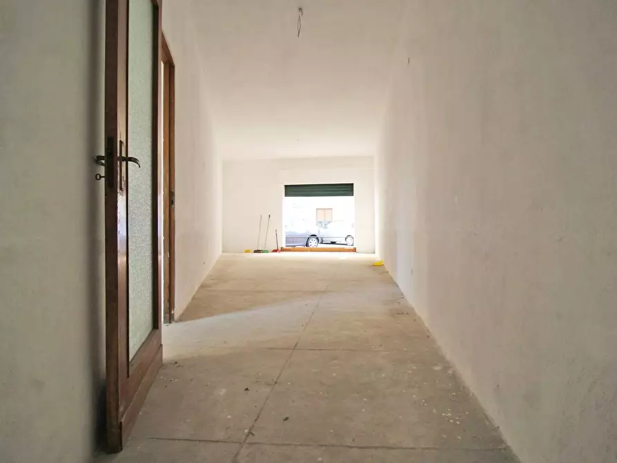 Immagine 38 di Box auto in vendita  in Via Favignana 14 a Palermo