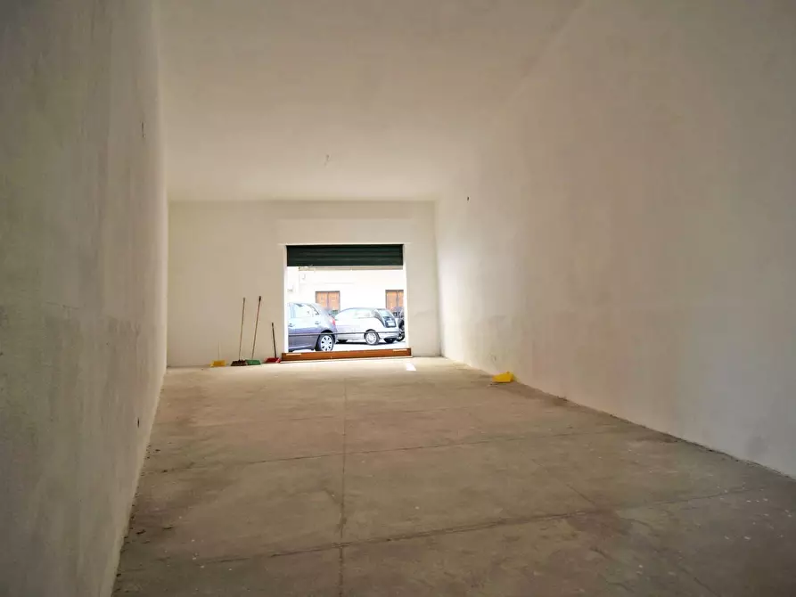 Immagine 39 di Box auto in vendita  in Via Favignana 14 a Palermo