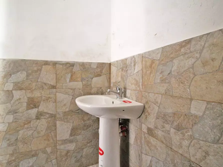 Immagine 50 di Box auto in vendita  in Via Favignana 14 a Palermo