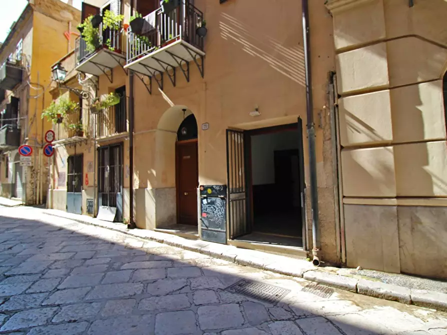 Immagine 2 di Locale commerciale in vendita  in Via Alloro 19 a Palermo