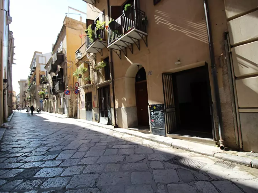 Immagine 3 di Locale commerciale in vendita  in Via Alloro 19 a Palermo