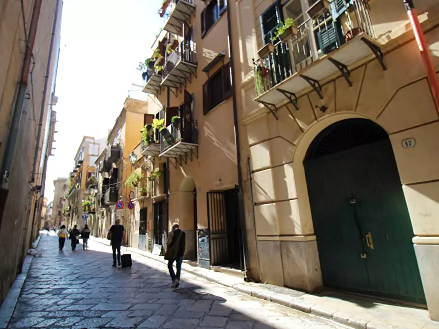 Immagine 4 di Locale commerciale in vendita  in Via Alloro 19 a Palermo