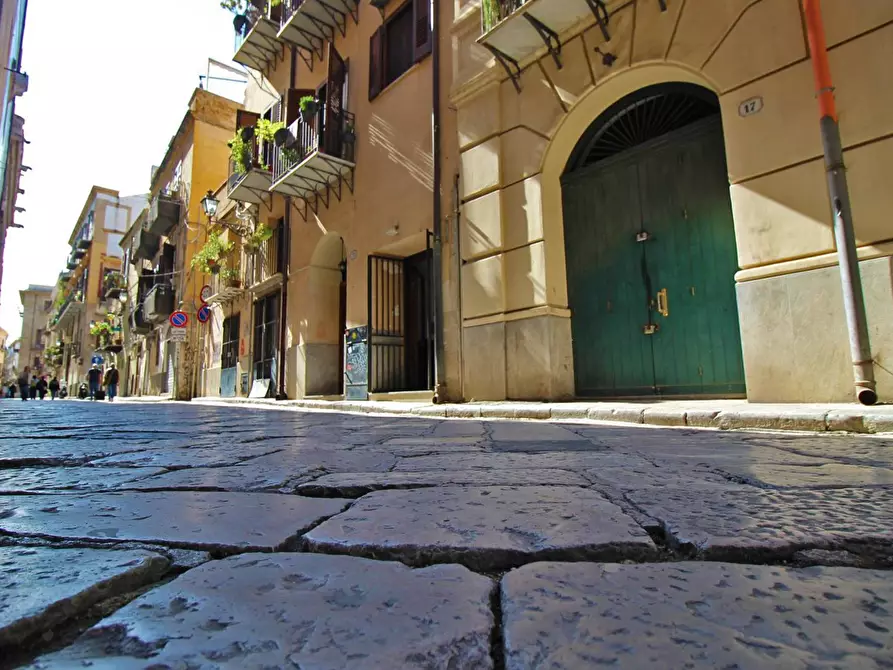 Immagine 5 di Locale commerciale in vendita  in Via Alloro 19 a Palermo