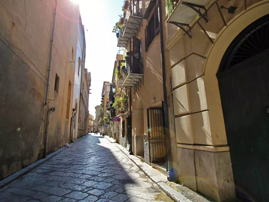 Immagine 6 di Locale commerciale in vendita  in Via Alloro 19 a Palermo