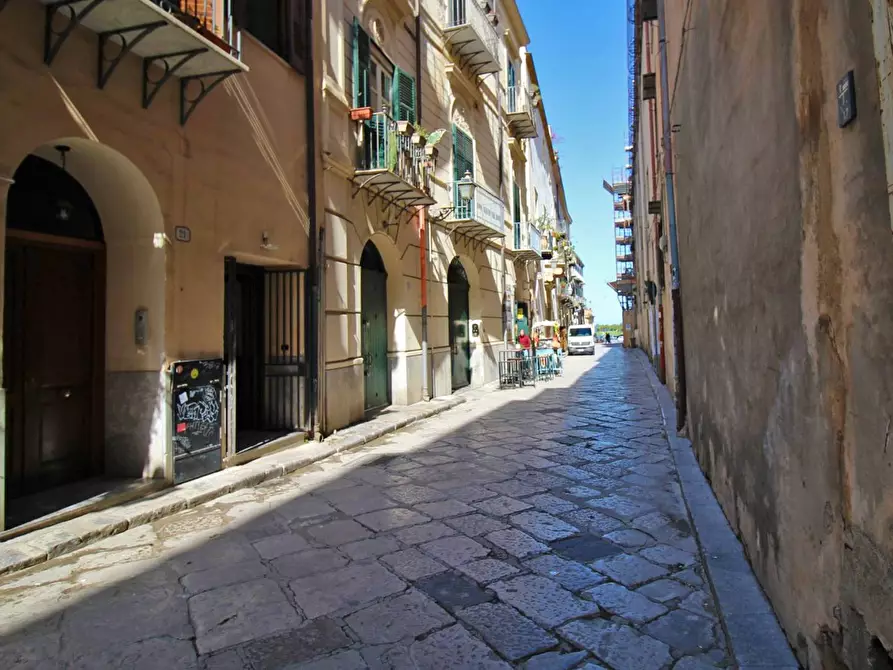 Immagine 12 di Locale commerciale in vendita  in Via Alloro 19 a Palermo