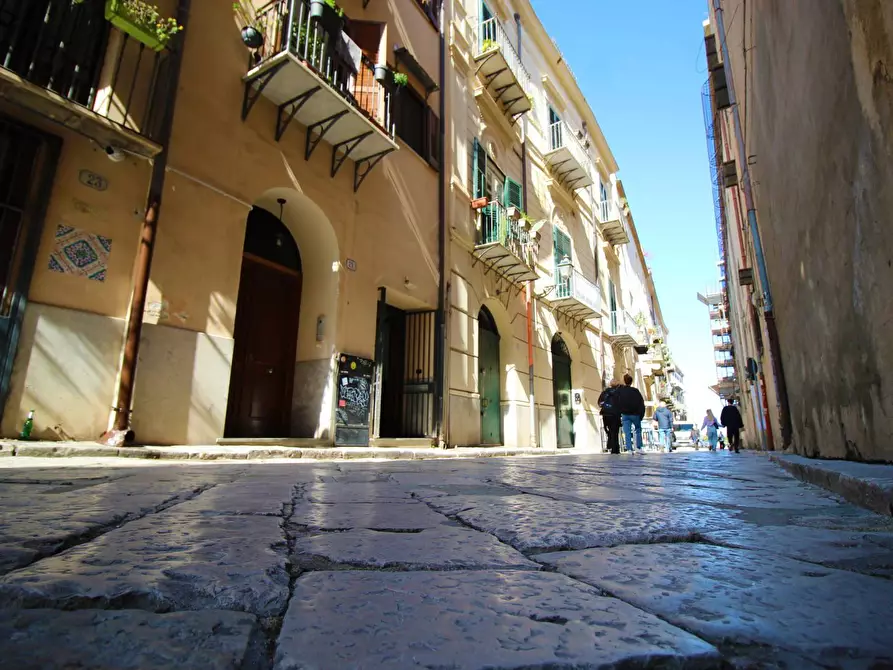 Immagine 13 di Locale commerciale in vendita  in Via Alloro 19 a Palermo