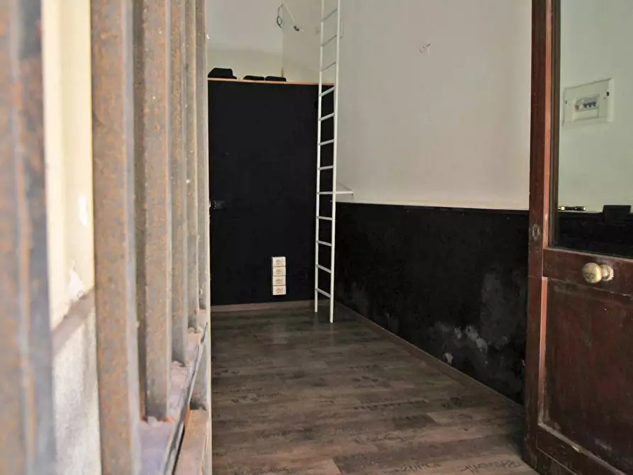 Immagine 15 di Locale commerciale in vendita  in Via Alloro 19 a Palermo
